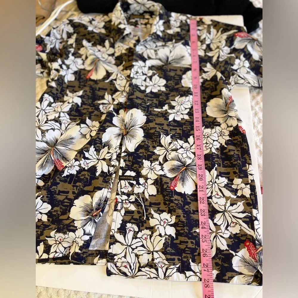 Volcom Men’s Brown and White Casual Button Down Shirt with Floral Pattern - Picture 6 of 9